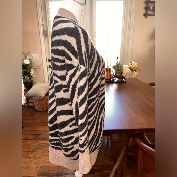 Yet Again Size XS Cardigan - Picture 3 of 6